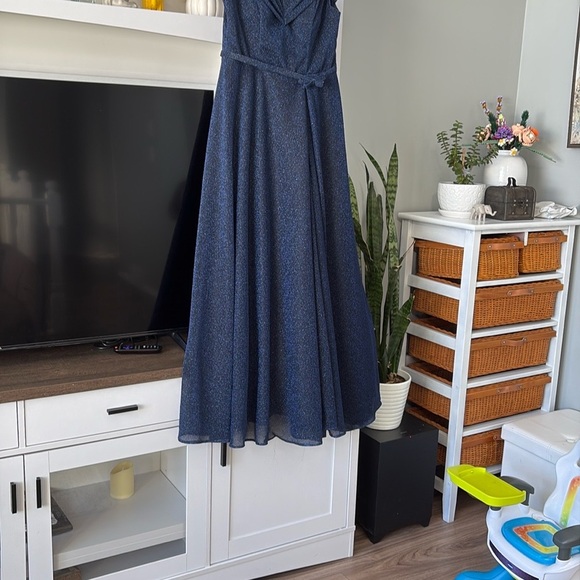 Grad/Prom Dress - Picture 4 of 9